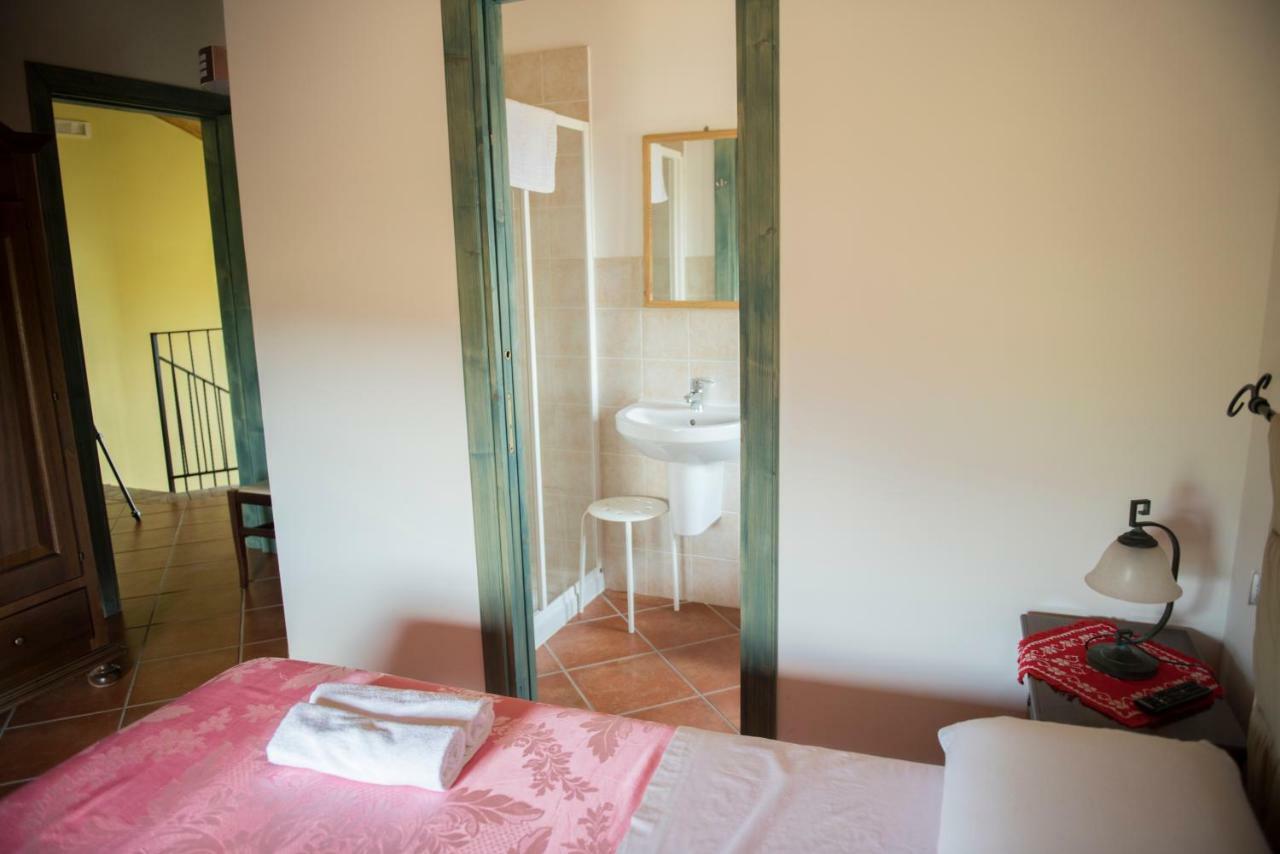 B&B Rifugio Tra Gli Ulivi Campagna Exteriör bild