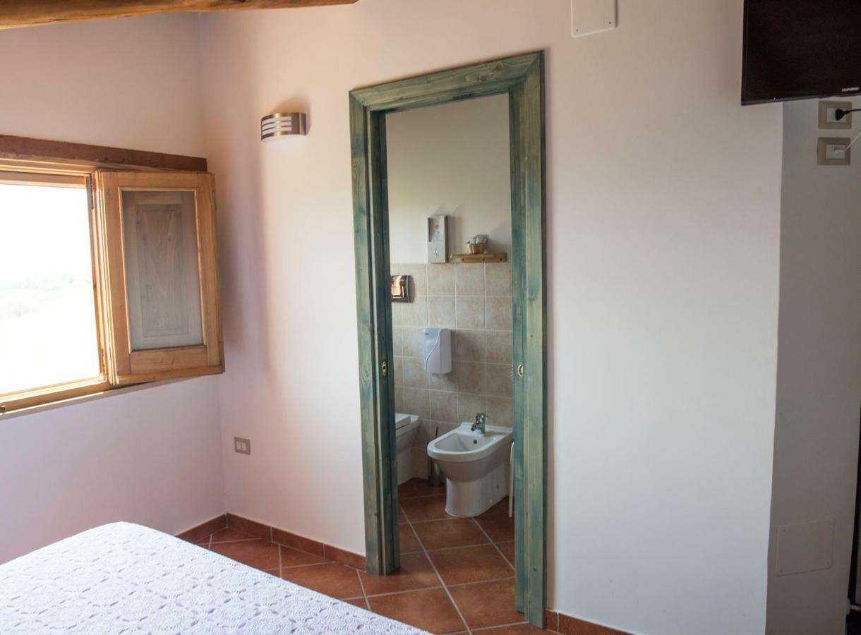 B&B Rifugio Tra Gli Ulivi Campagna Exteriör bild
