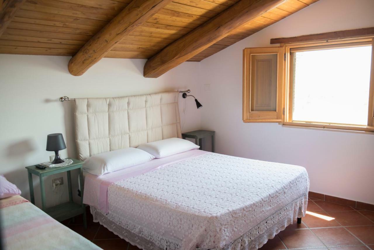 B&B Rifugio Tra Gli Ulivi Campagna Exteriör bild