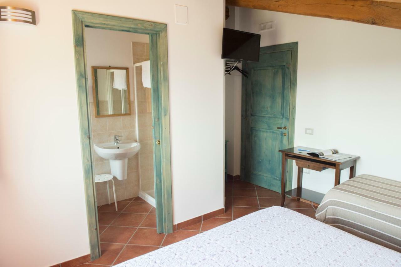 B&B Rifugio Tra Gli Ulivi Campagna Exteriör bild