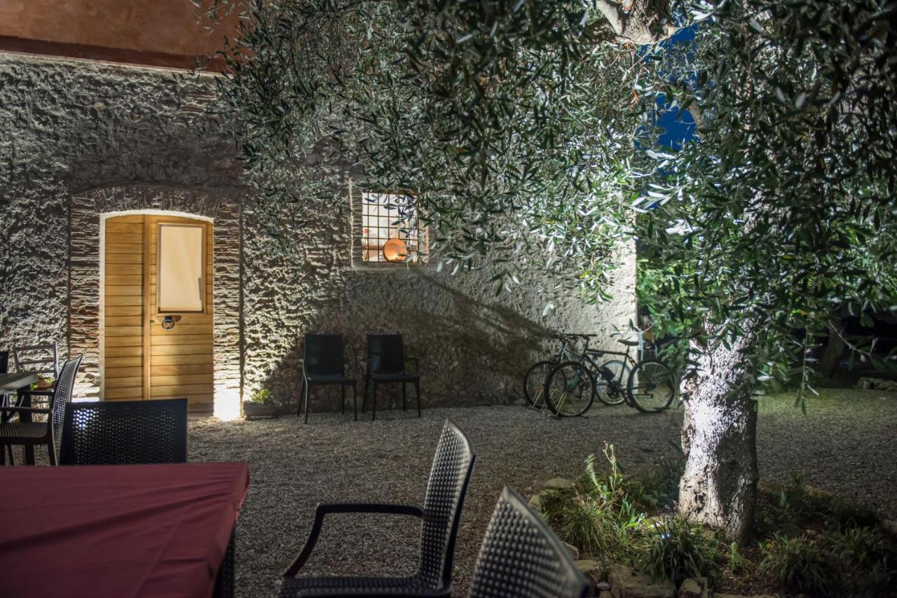 B&B Rifugio Tra Gli Ulivi Campagna Exteriör bild